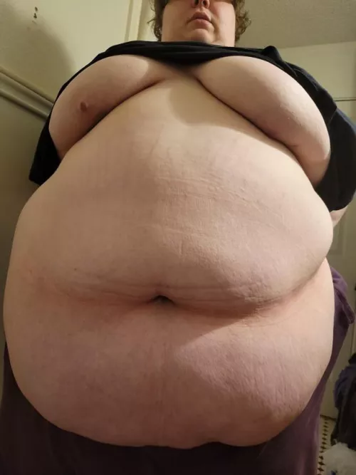 I need my tight round bloated belly rubbed by Unthinkablebelly