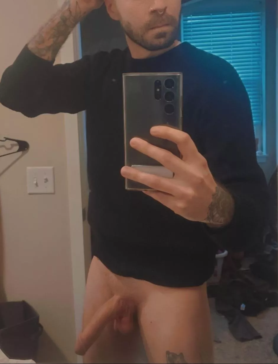 Just hanging around posted by TheSnuggler-