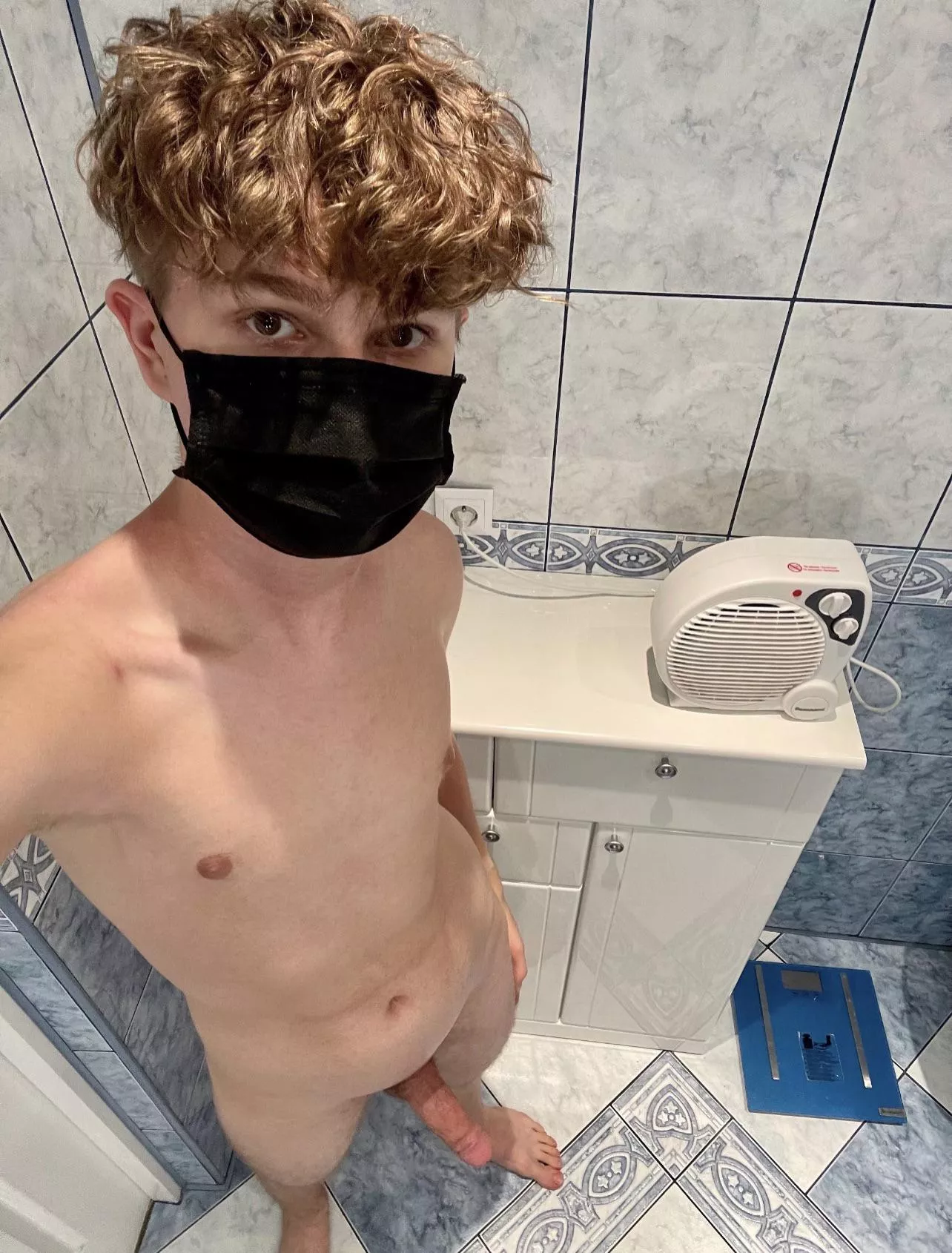 Looking for a daddy to fuck me 😘 posted by aaron__prince