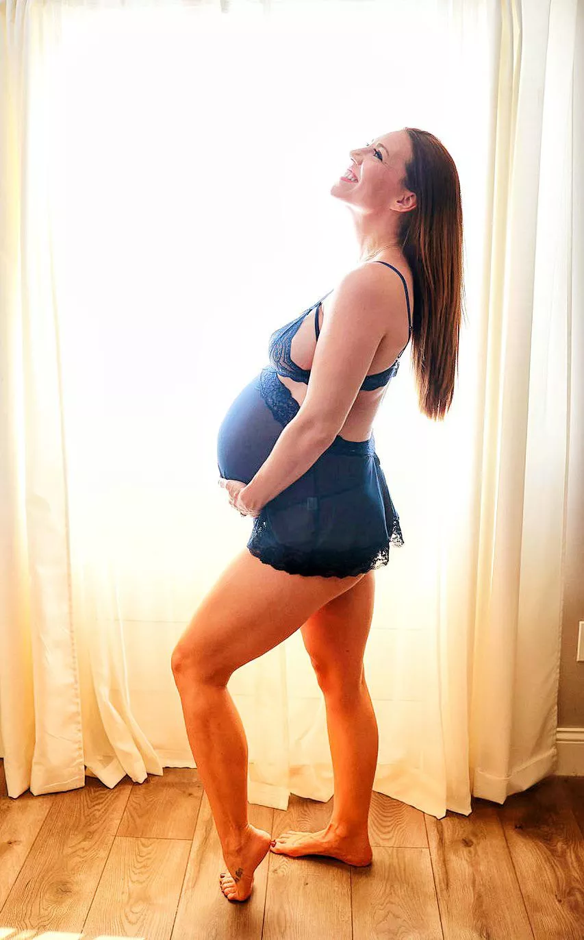 Pregnancy makes me happy and horny posted by pregnantpandora
