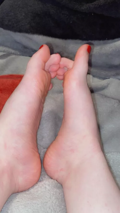 Red and ready to poison you 👻 OC by AnnaKit46290