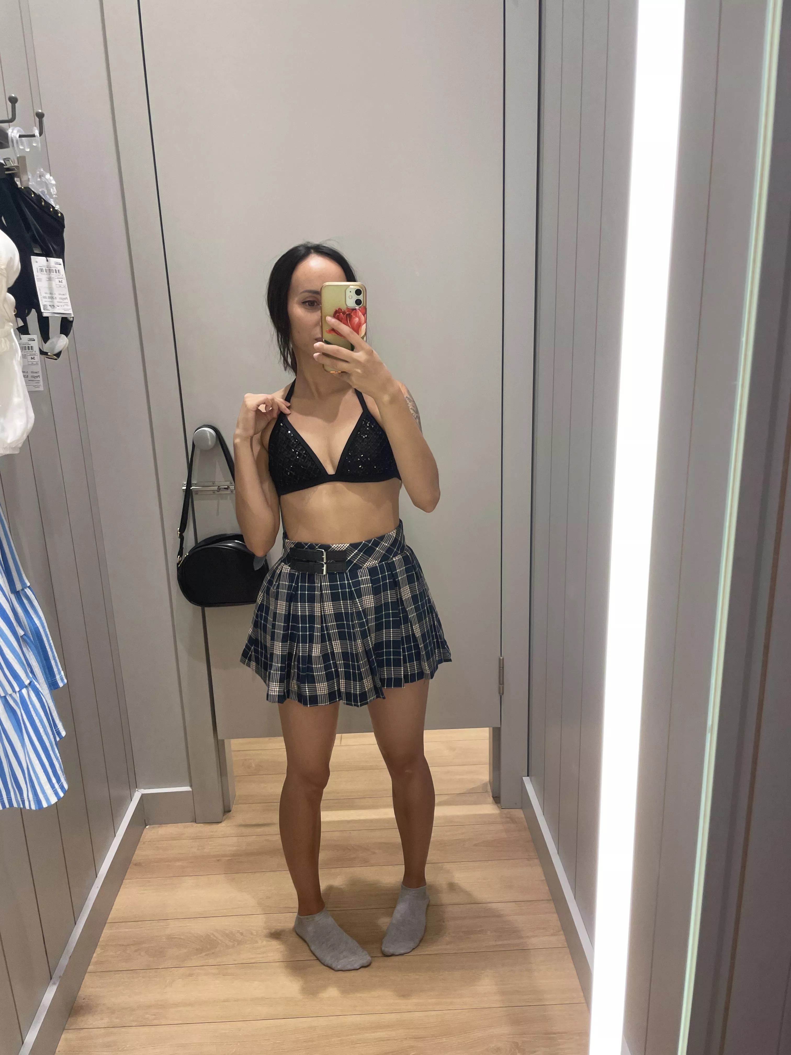 Should I buy this skirt posted by Holly_shaiiko