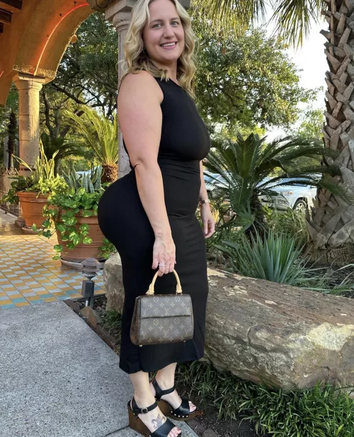 Suburban mom look with a BBL? I’ll take 2 please 😂 by BBCMakeYaCream