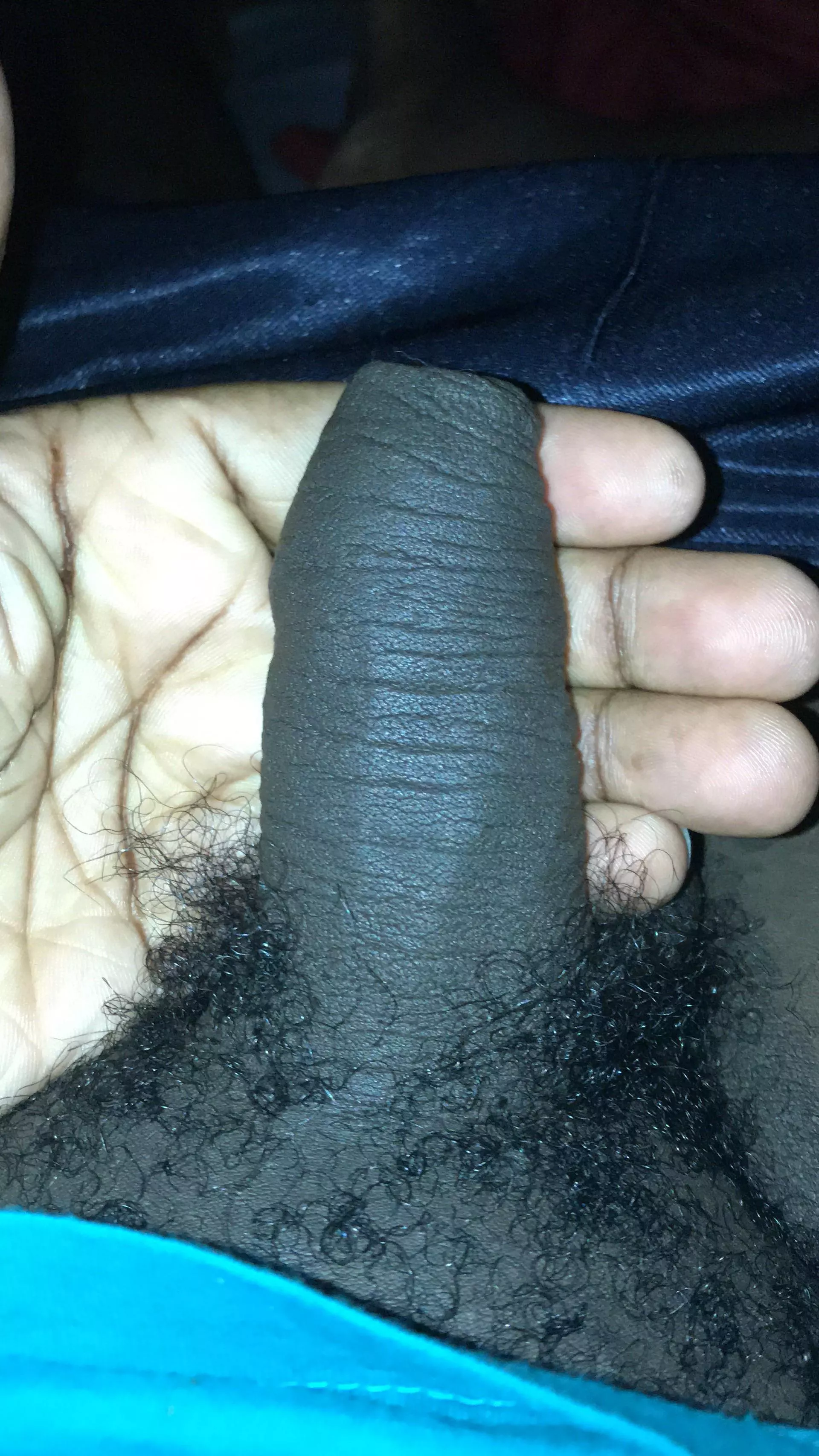 who wants to compare with a chubby guy? it “should” be an easy win right? lol (19m) i might surprise you 👀 (i’m a grower btw😉) posted by macaroni_puff