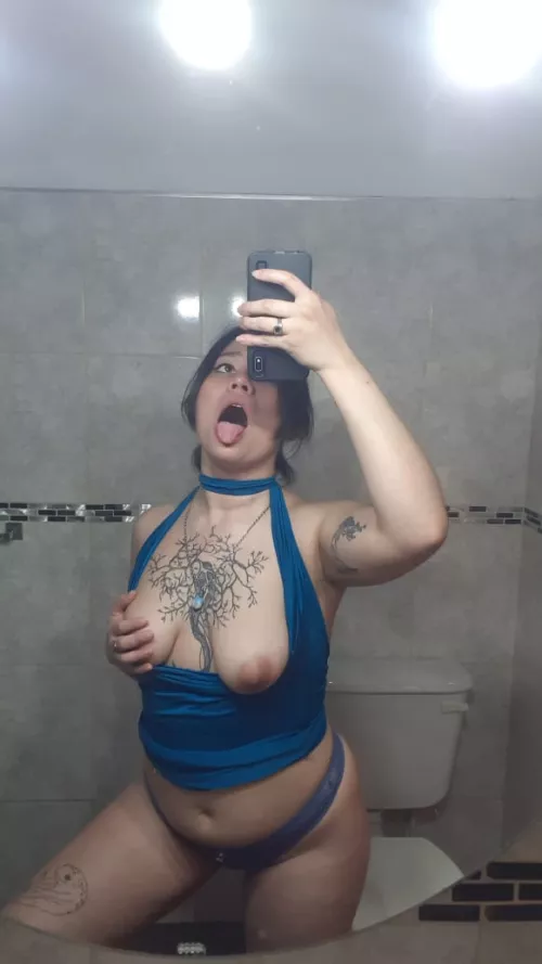 Would you fuck a mom you met on Reddit? F25 by jcaveAs4L