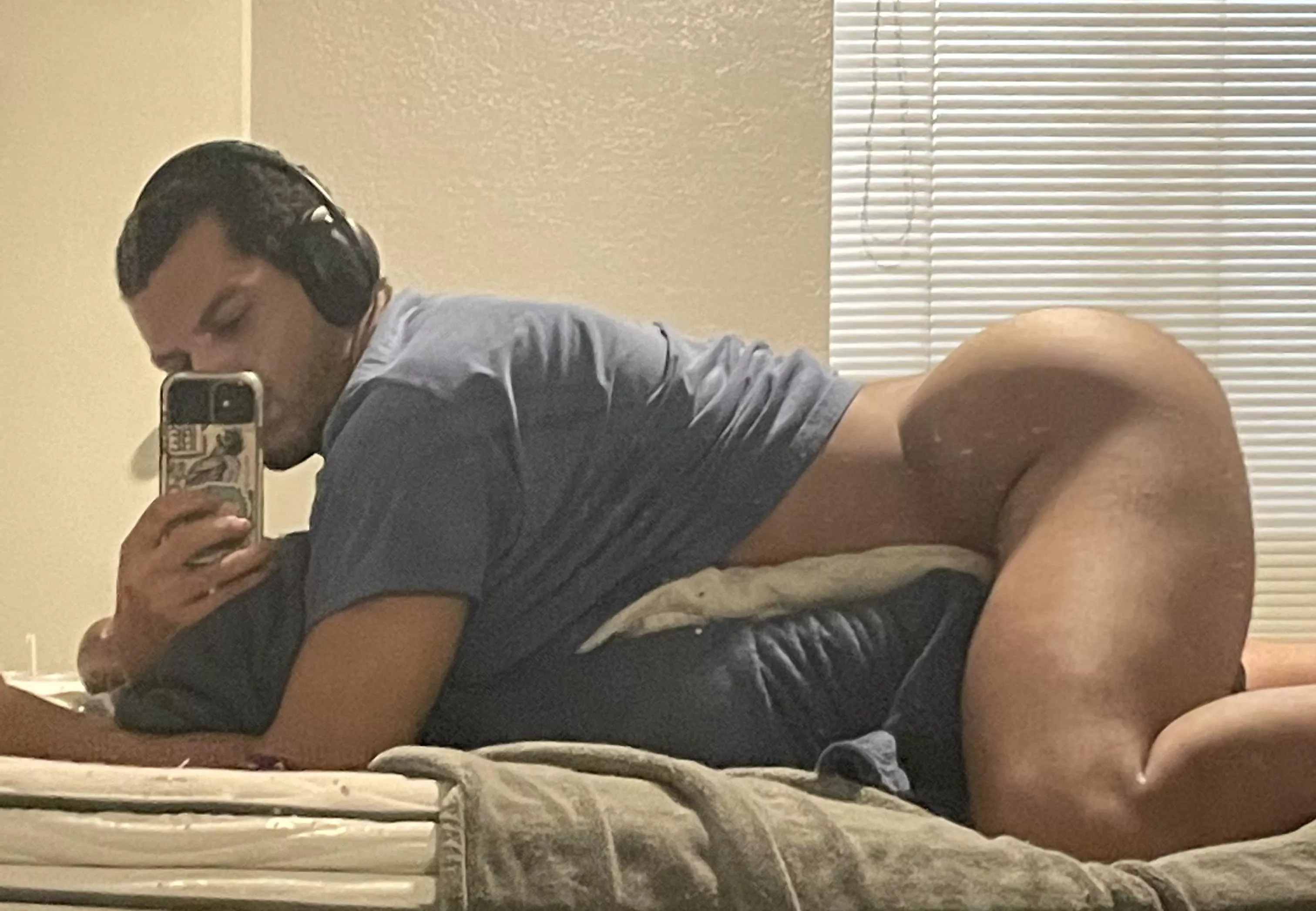 Would you jerk off to my nudes ? posted by AeastAvenger21