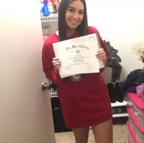 22 [F4M] here for new friends and have some fun and do some crazy stuff if you're into that snapp me devorahouston_0 by MiaLauf