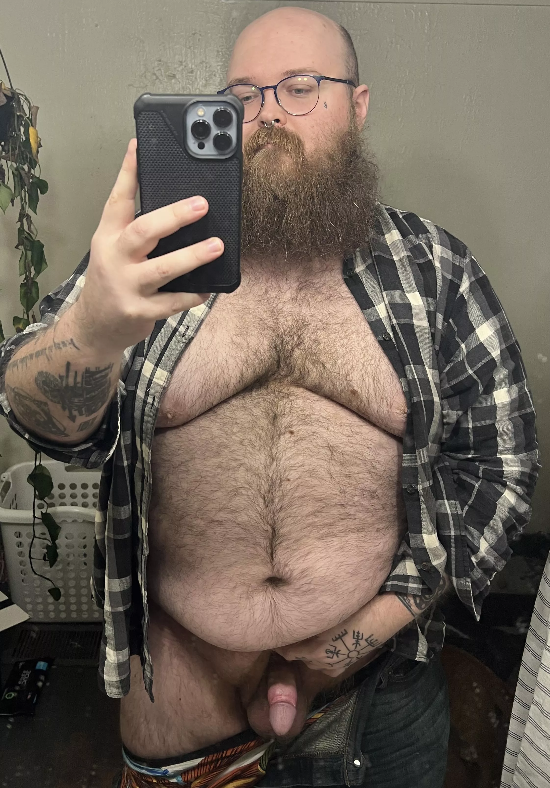 A lazy Sunday evening, how’s yours? 👀 posted by General-Macaroon-913