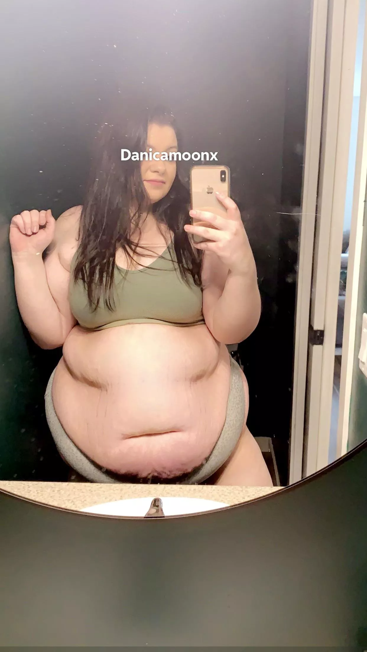 Am I pretty? posted by Radiant-Lavishness80