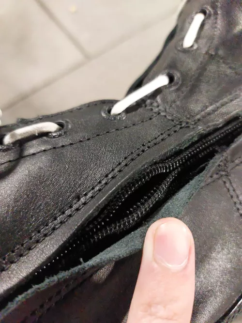 Anybody have this issue on their boots? Is there a way to fix them? by Jaggi_Space_Program