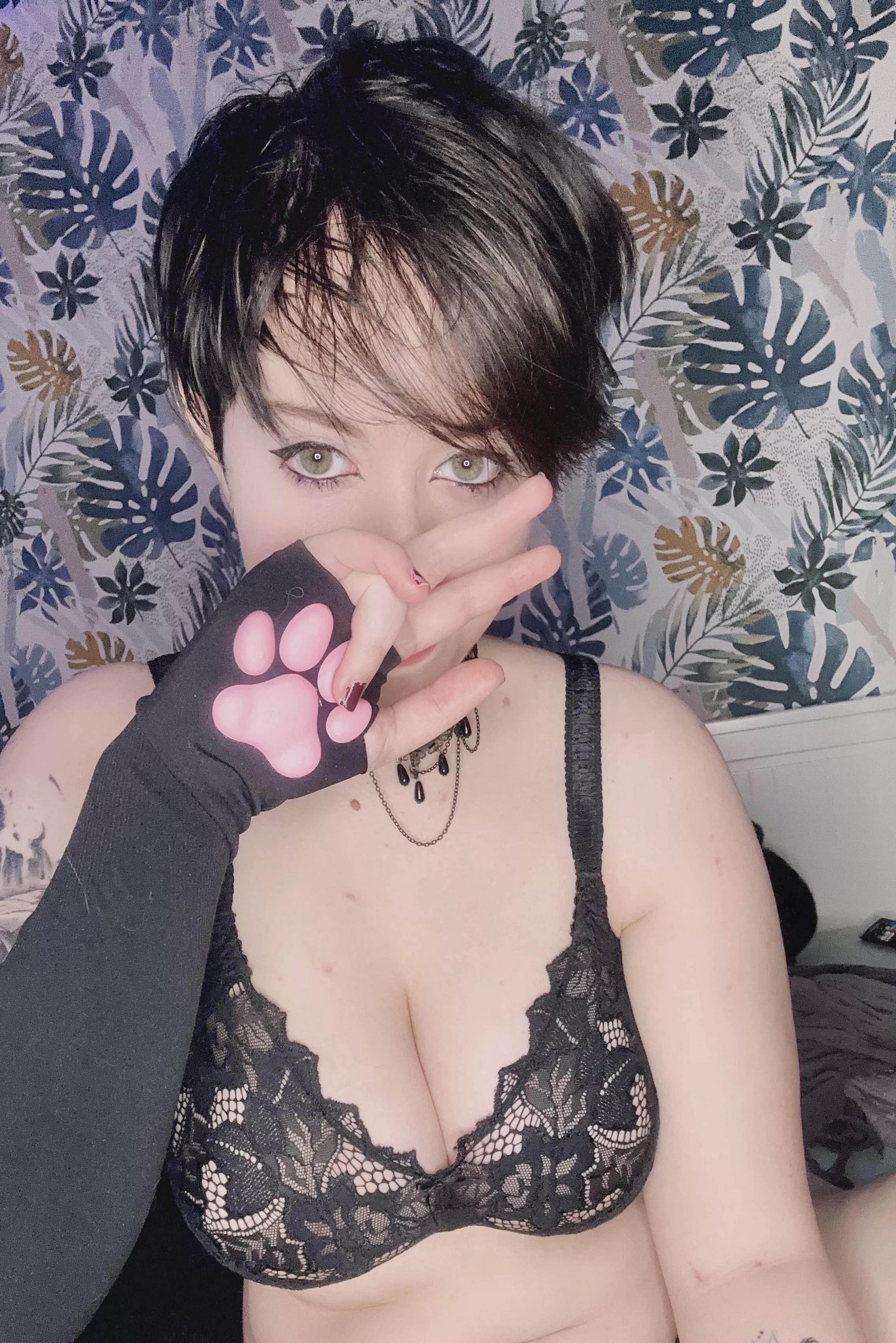 Bet you can't resist a short haired slutty goth posted by RoboXIsLoX
