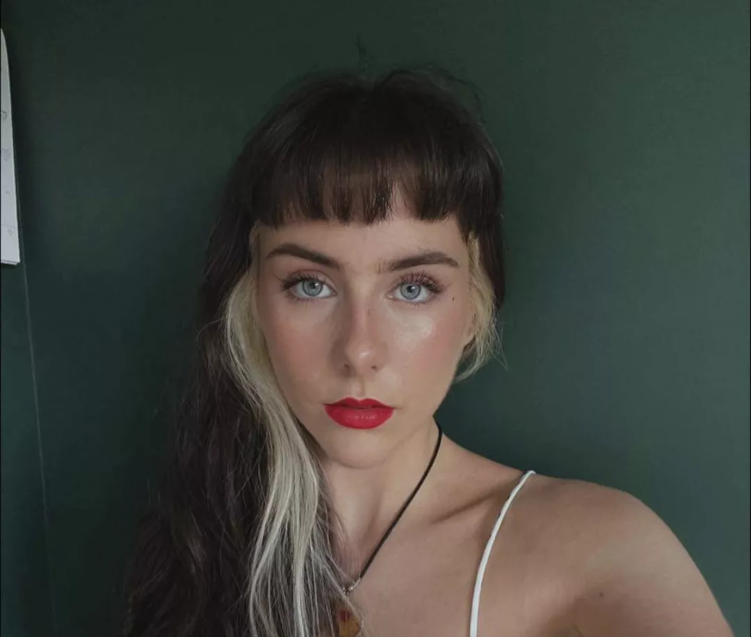 British model. posted by RedheadsWithBedhead