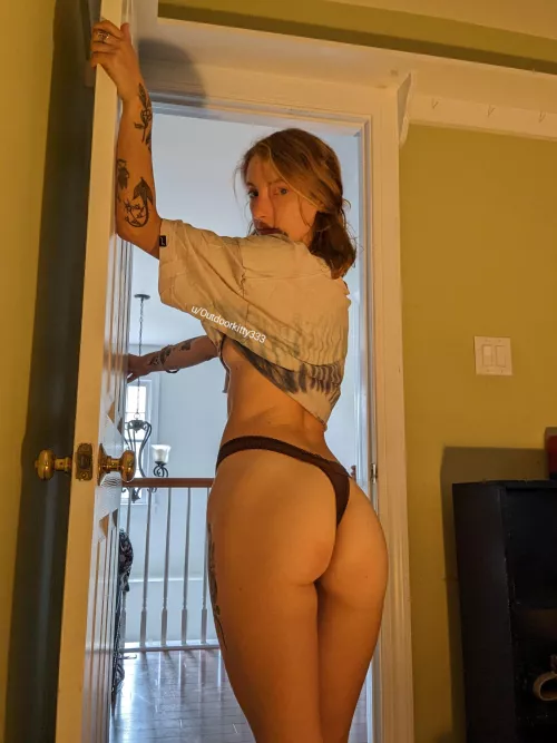 Care to fondle my cute little booty? by Outdoorkitty333