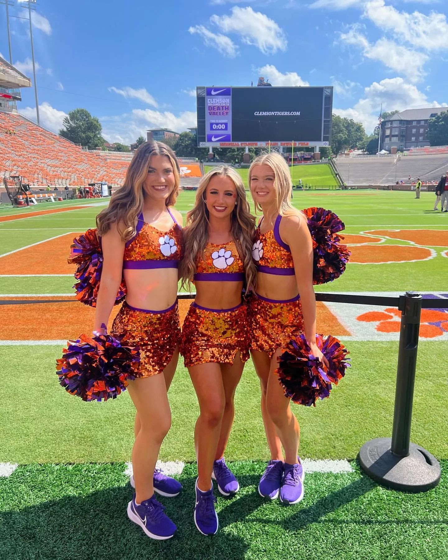 Clemson cheerleaders 231 posted by HonestRunner