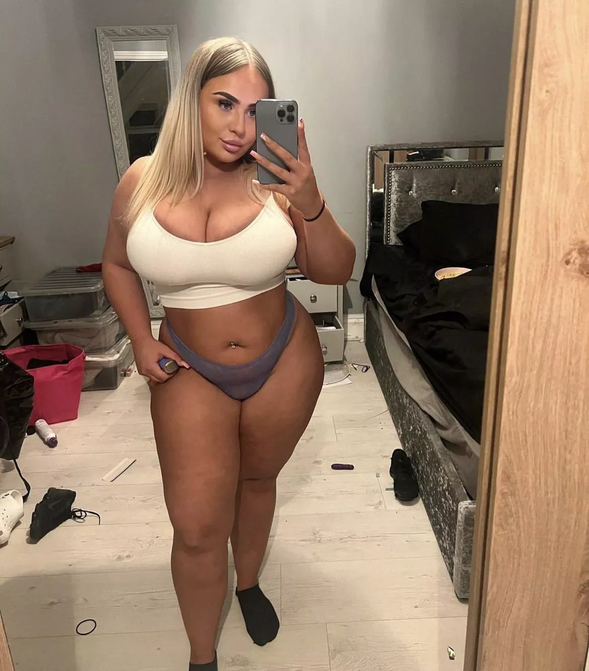 Extra thick girl Molly posted by Comic_sans0