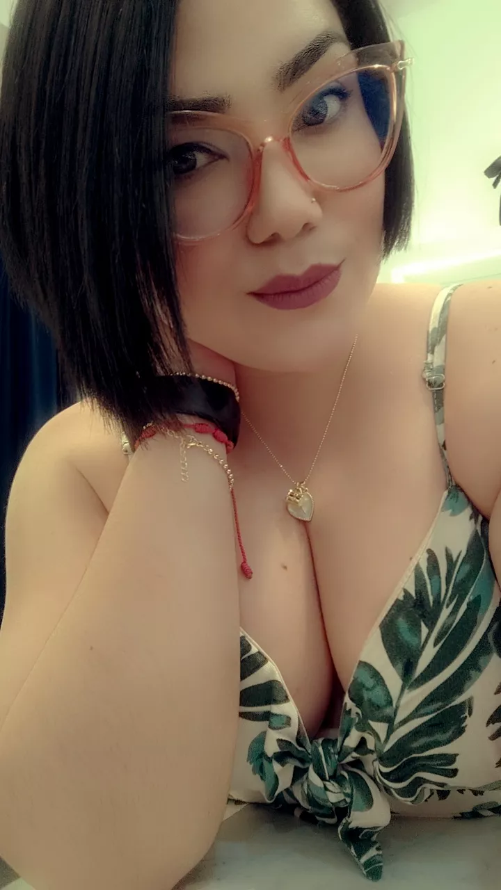 Feeling like misbehaving at work posted by Dominantfeet14