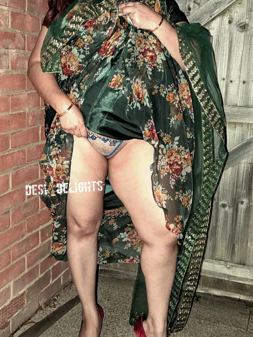 Flashing desi milf by desi_delights