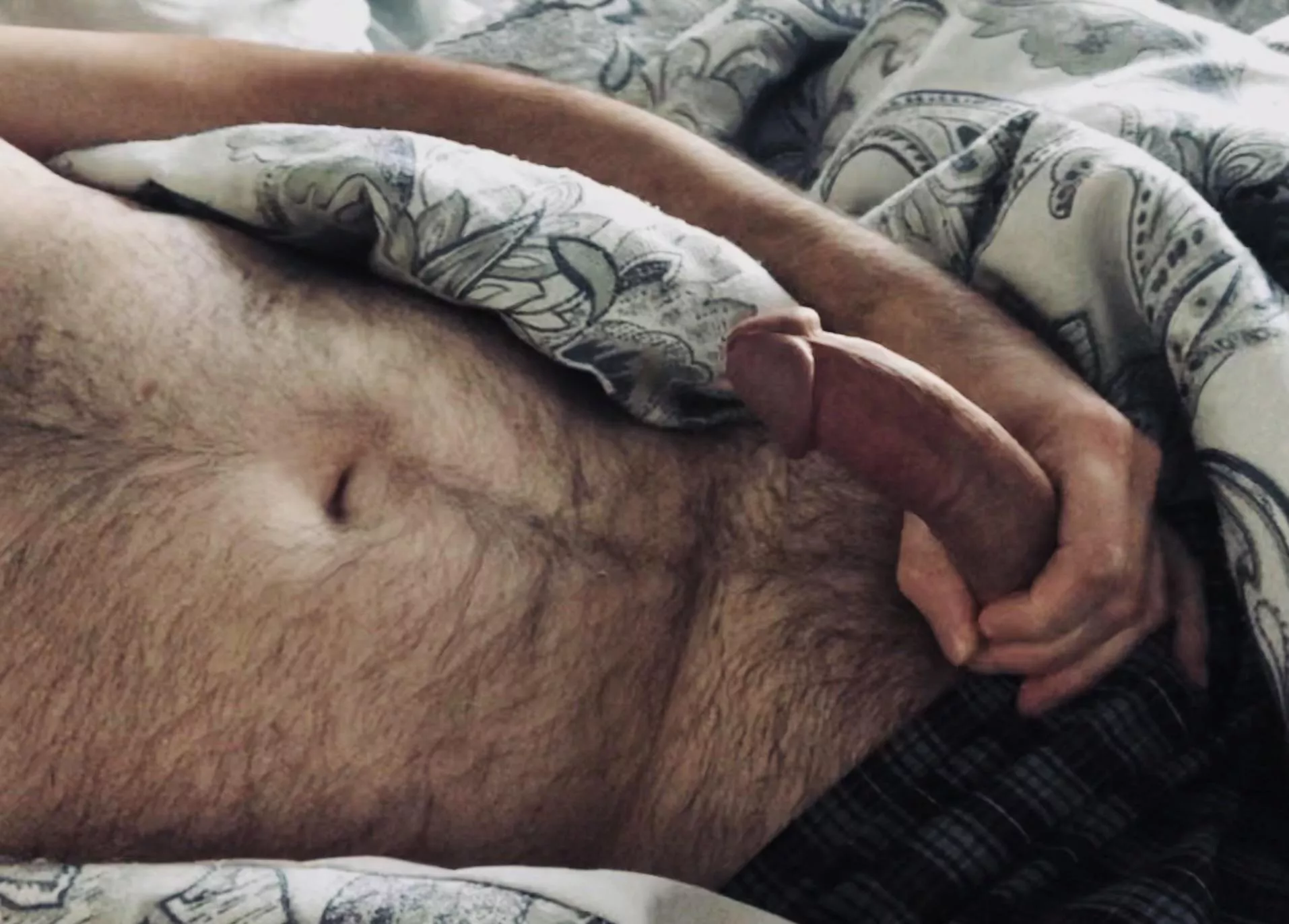 Good day to stay in bed… join me? (40) posted by Incocknudo_Account