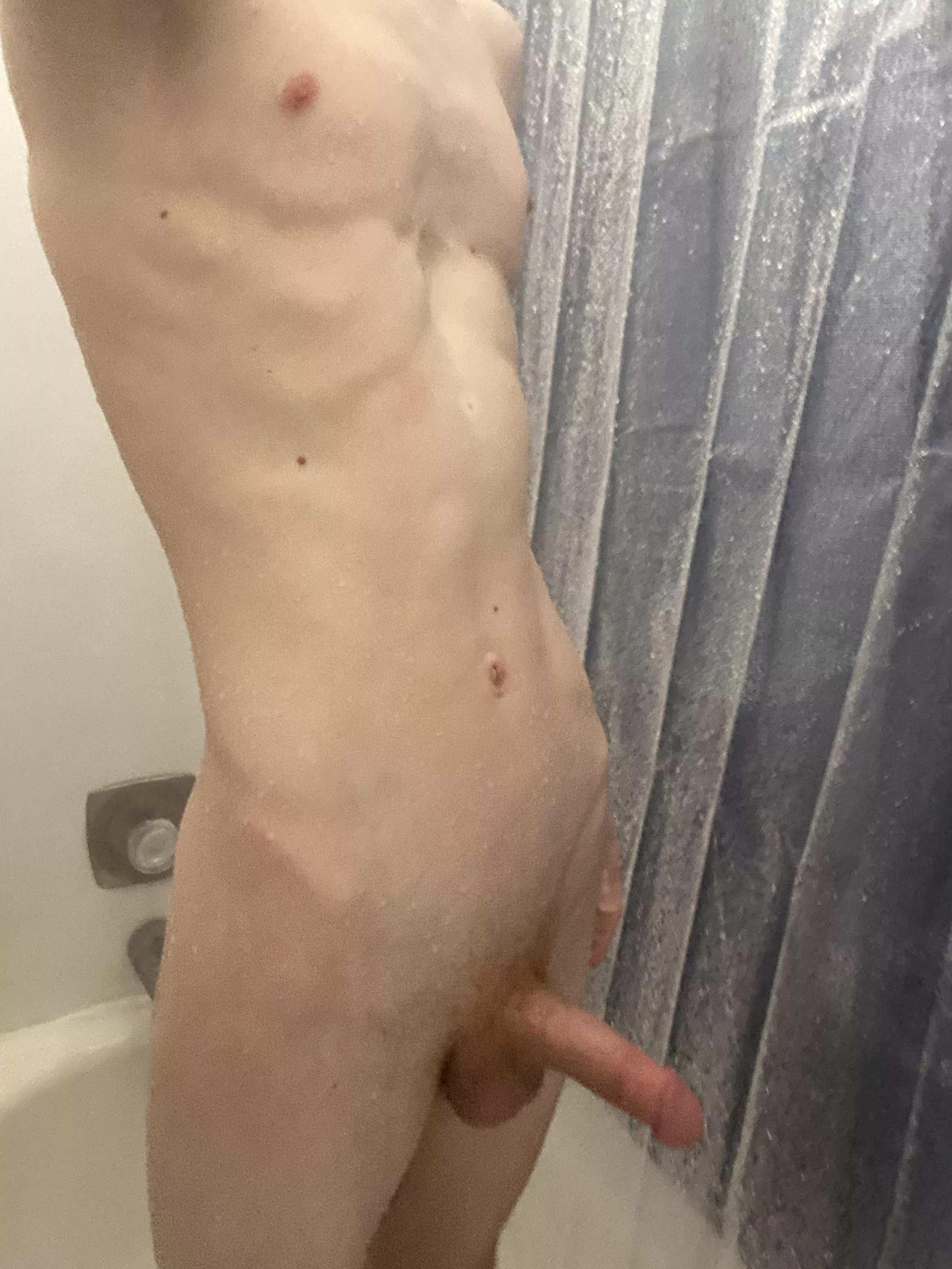 I could use an extra hand in here posted by hunghoncho-101