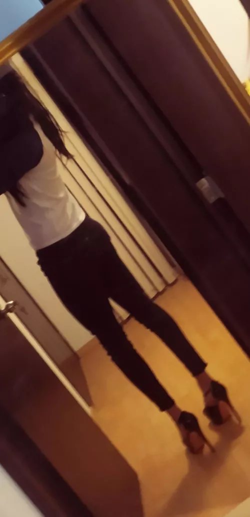 I often wear my heels with skinny jeans I think they look great on me 😍 (oc) f 28 by soldaderyan