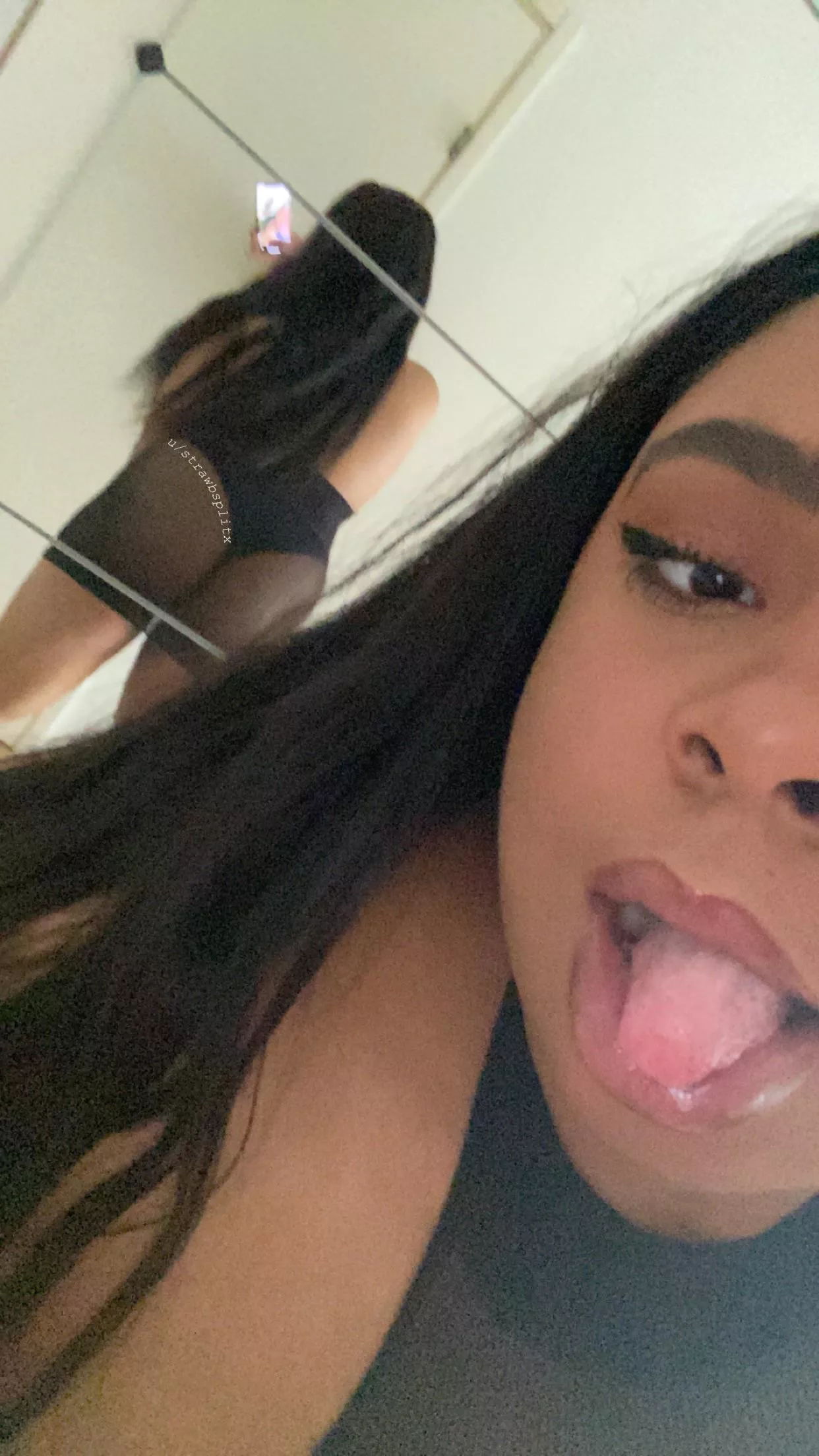 My mirror says hi posted by strawbsplitx