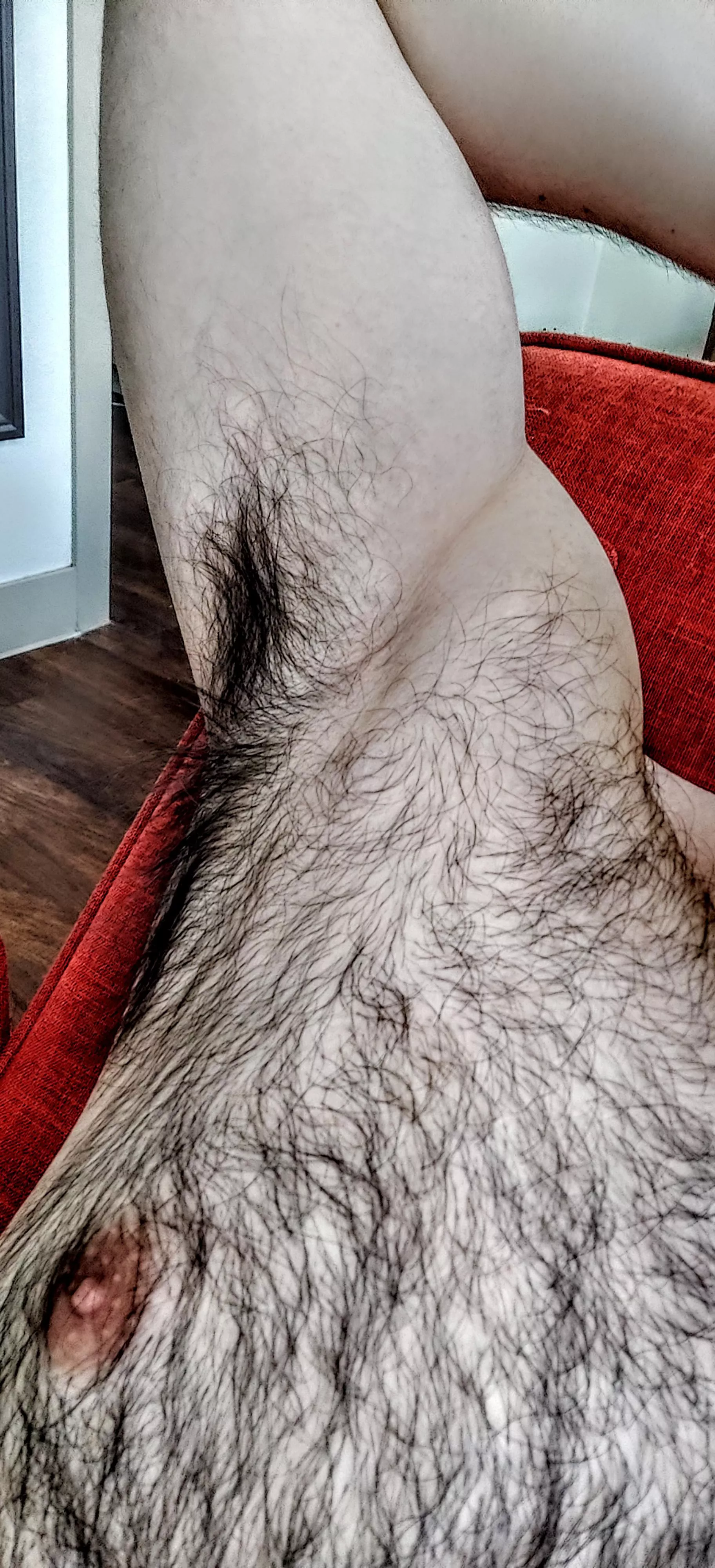 Sweaty pit needs some care and attention. Are you cleaning it for me??? 👅 posted by MassiveWeather