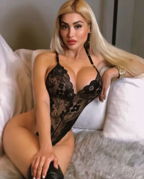 Vill du att jag slajdar in i dina DM's? ☝️😈 by dirty_maria