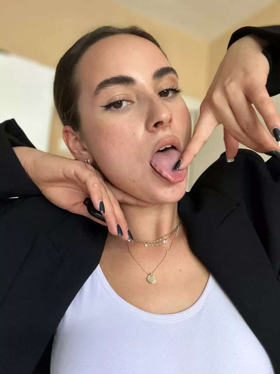 When office meeting becomes boring... posted by Secret_Opportunity38