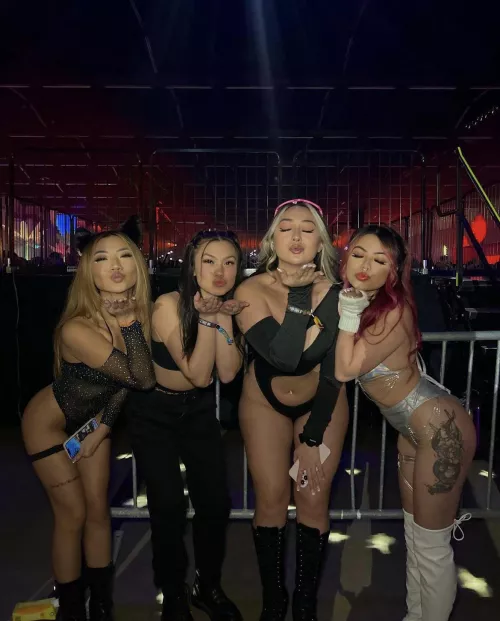 which rave slut are you face fucking then bending over on the rail? by misstexazz