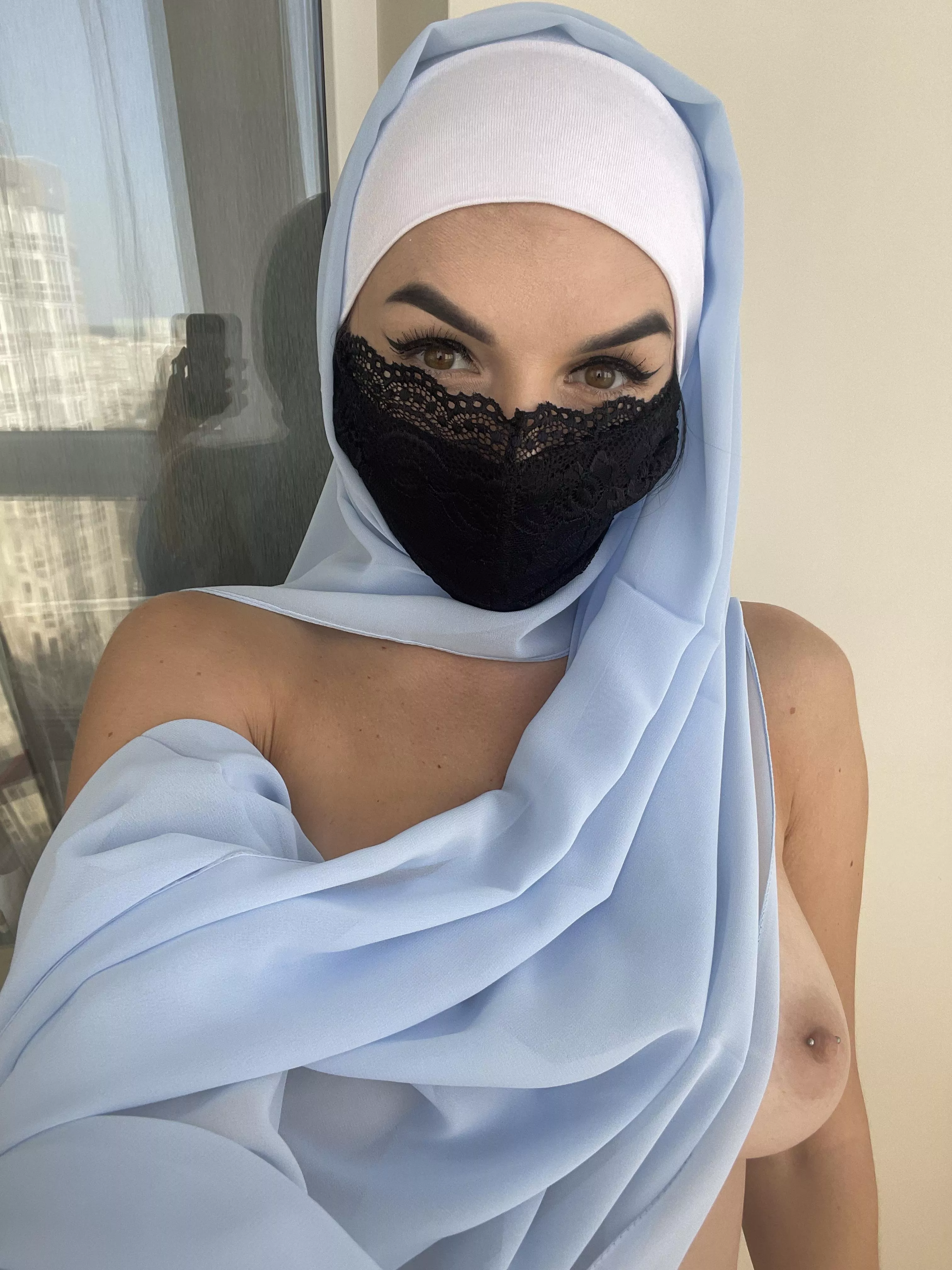 Would you accept nudes from 32 yo divorced Arab girl ? posted by possiblySink89