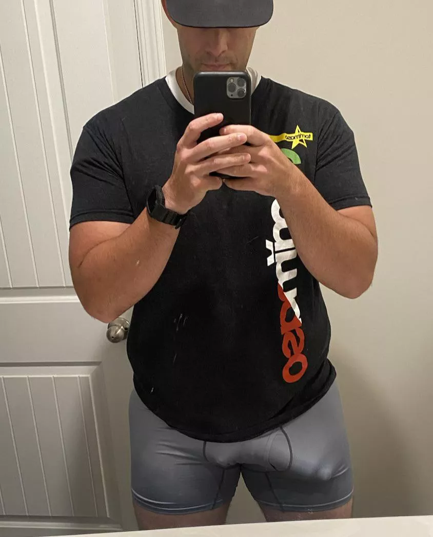 (32) Is a nice bulge okay to post here? posted by SirCumsTooMuch825
