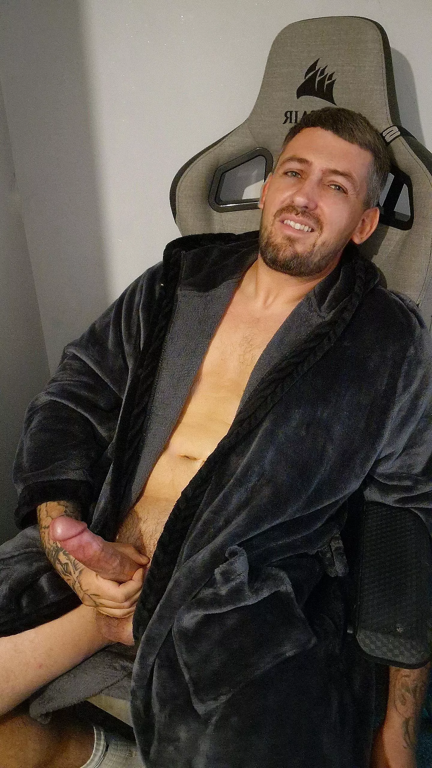 36 and already grey 😏 posted by Husky_S