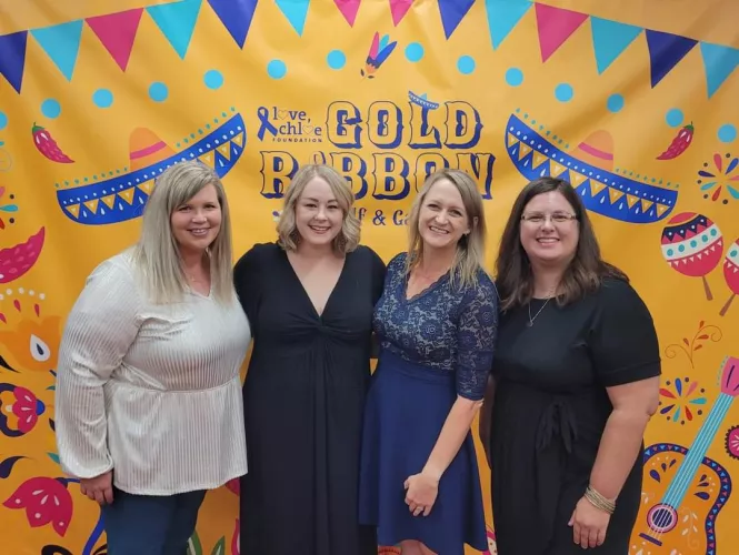 [4] Working women by hr0018