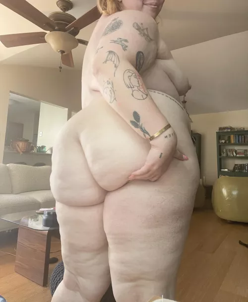 Chubby sluts are the best sluts, do you agree? by rooftop-glows