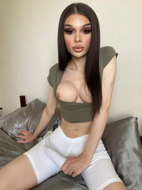 Did I make you stop scrolling? by Hefty_Awareness_7937