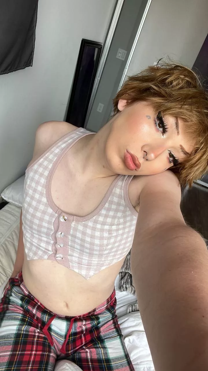 do you think i'm cute? posted by PoisedUnification