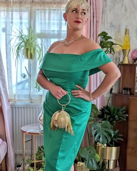 Fancy dress posted by _AsTimeGoesBi_