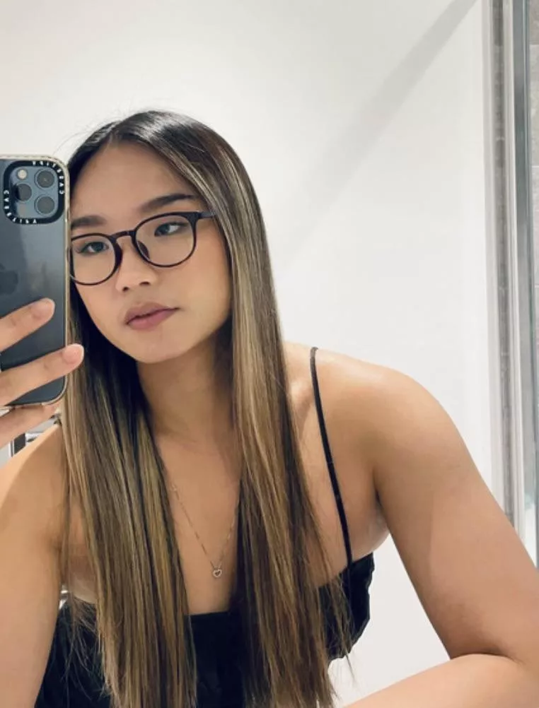 Hope you're all having a good day! ☀️ posted by stellaskyblue