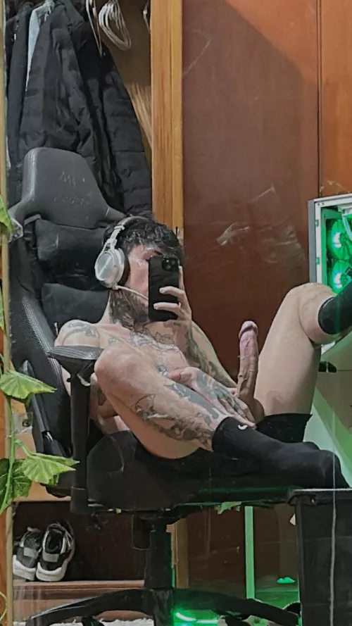 Im bigger than your bf? by Scottyqk