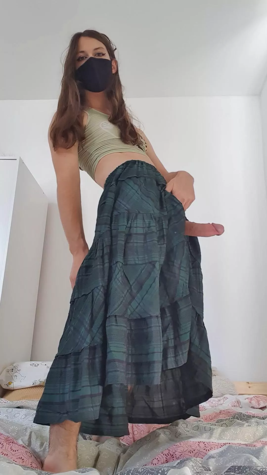 It's a competition, who here can make me cum first? 🤤 posted by prettylittliris