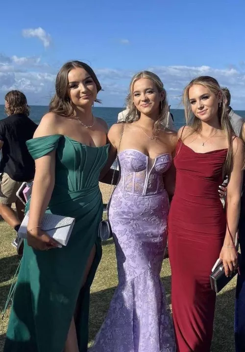 Looking for simps by Ambitious-Summer1062