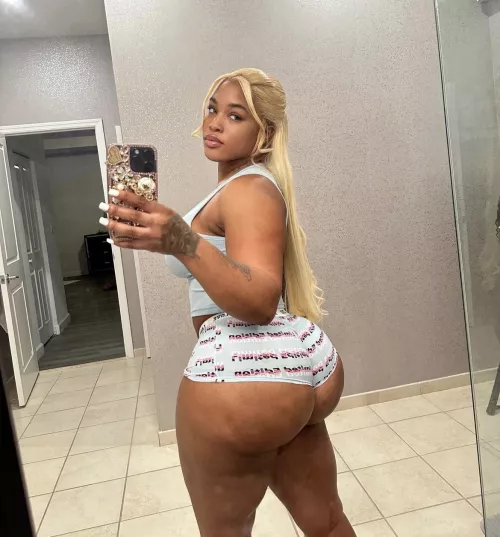 Mirror Booty Pics by playhousericky