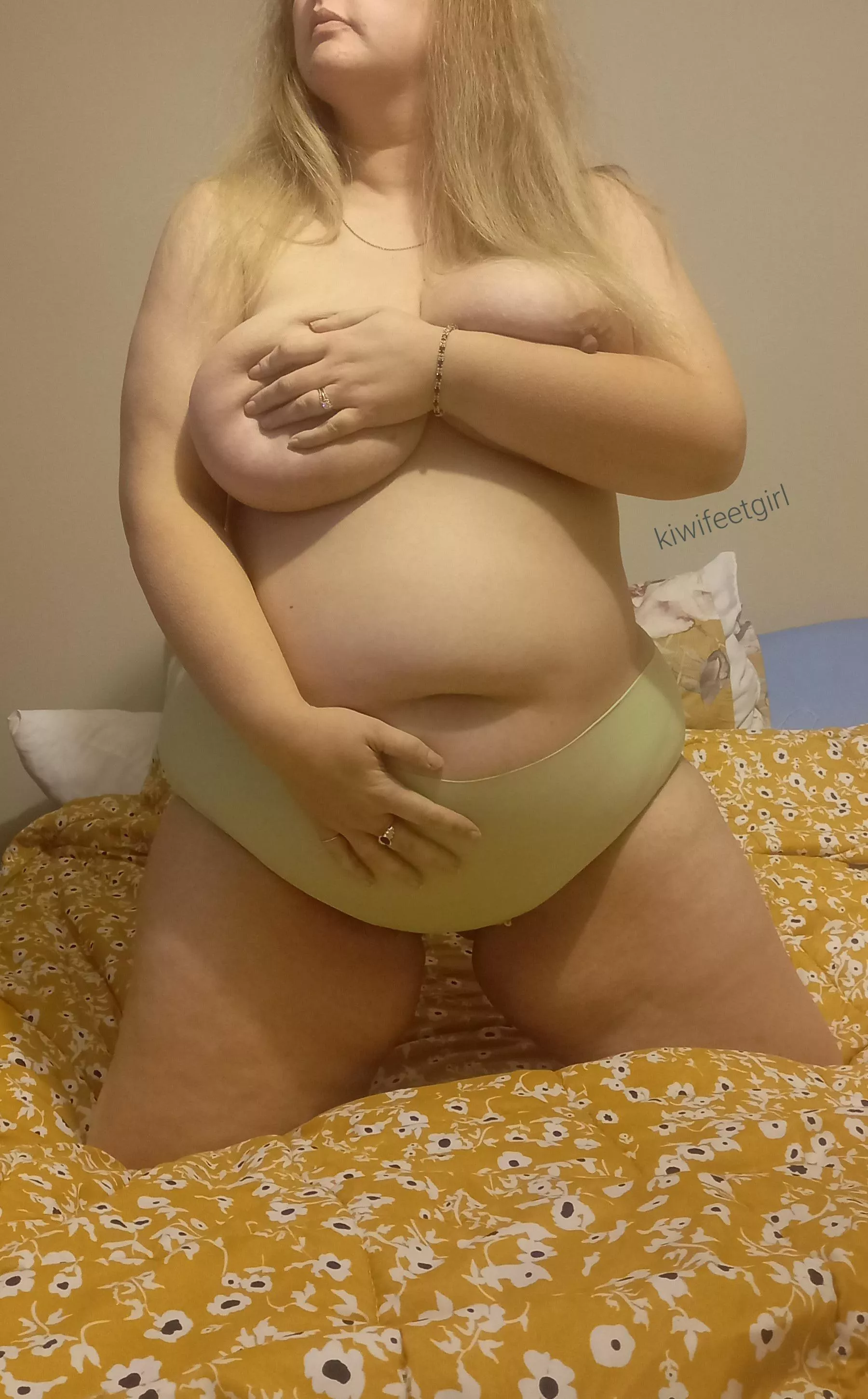 My first pregnant post posted by kiwifeetgirl