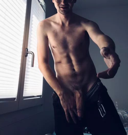 reaching out by omgitsthickx