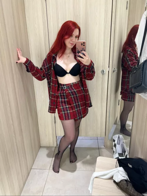 Red😍 by ichigo_emaa