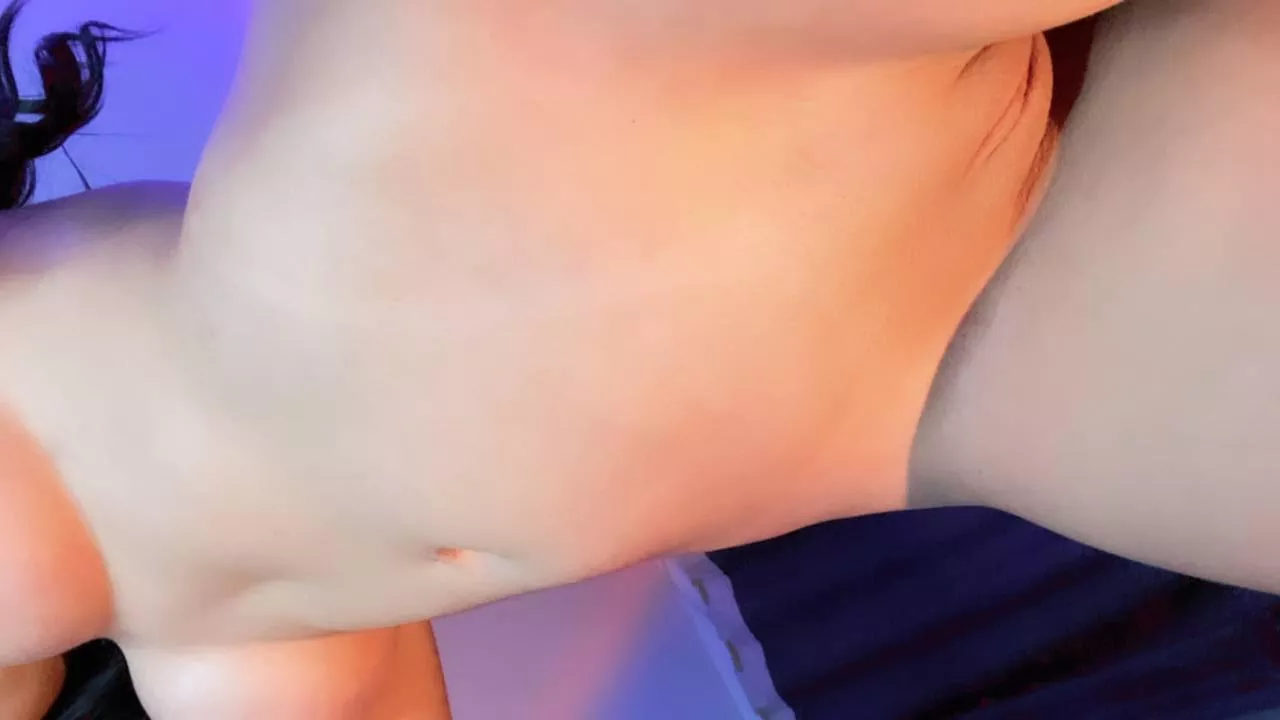 Soft clean , shave pussy posted by steady_handsgg