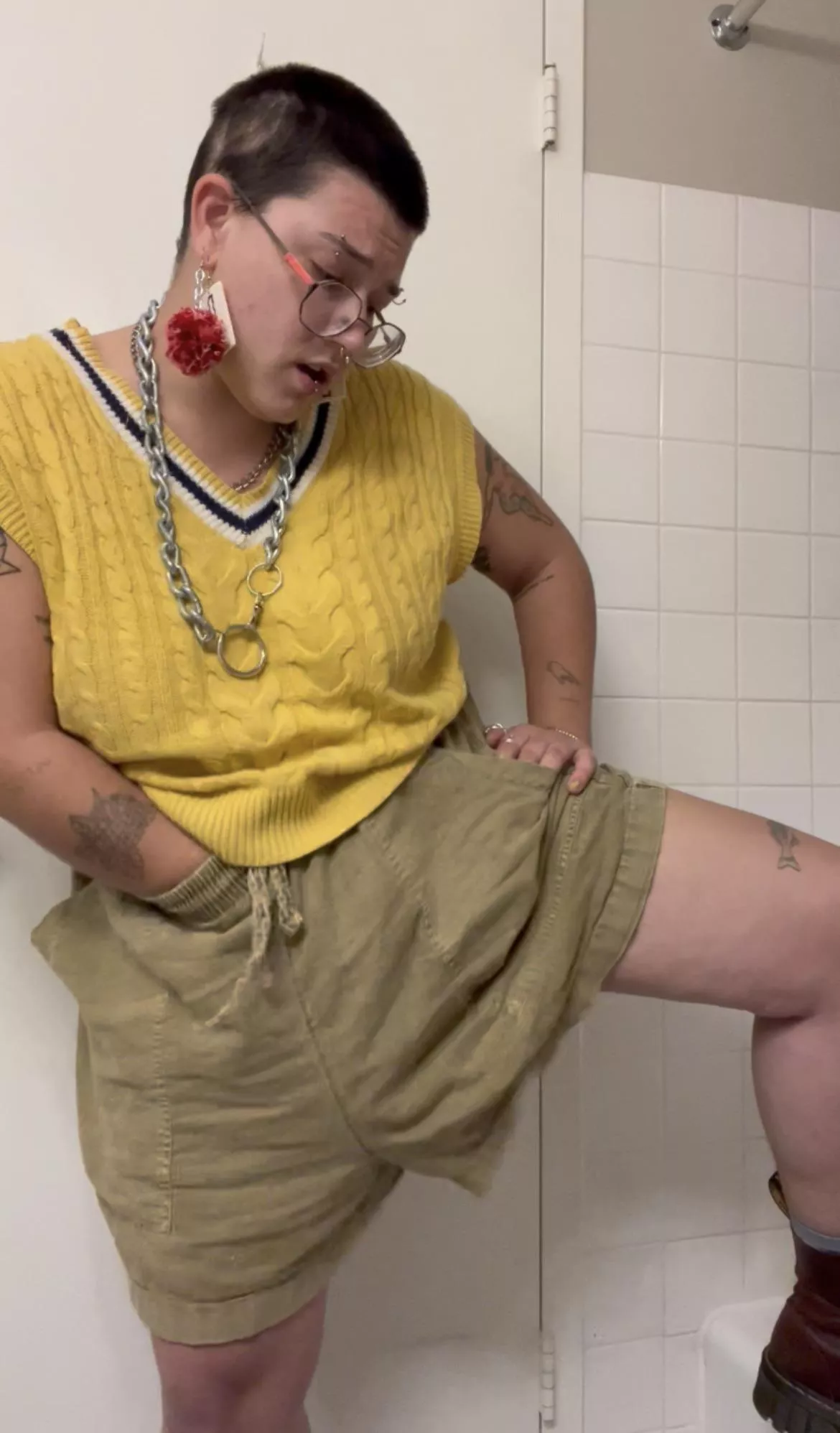 The boots, flagging earring, and chains stay ON while jerking off ‼️🥾 posted by braamstroker