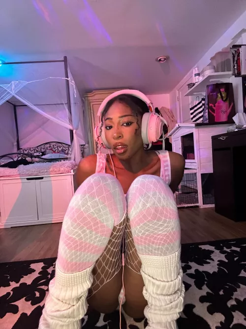 this league game is beating my ass…but i’d rather u spank my ass instead 🍒🍽️🎮 by meruhart