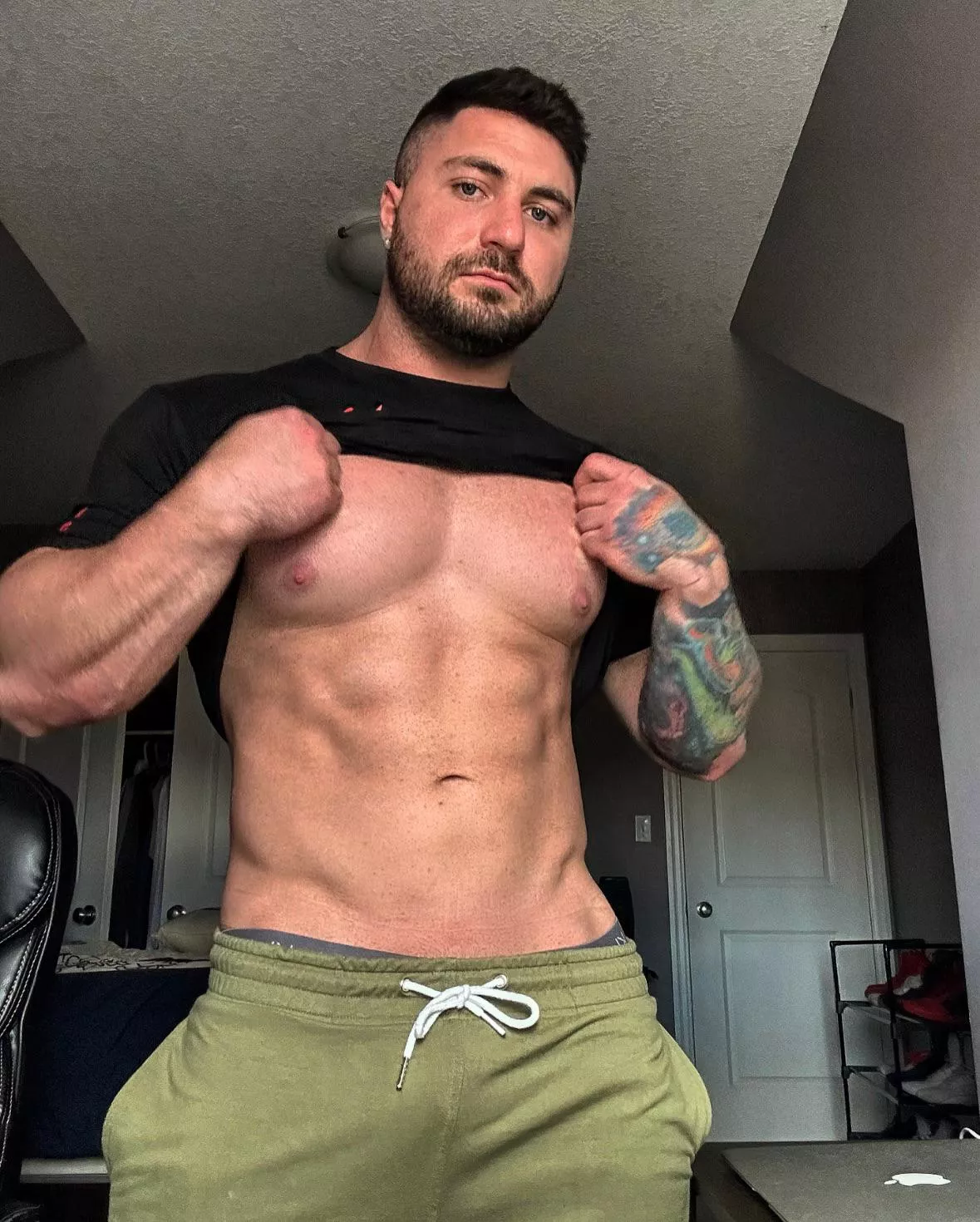 Who wants to come feel my abs ;) posted by Averagejoe_fit