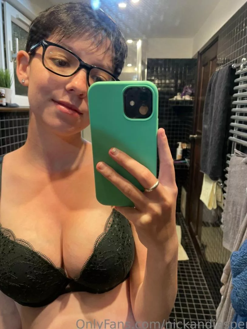 Your favourite boi is back 💙 posted by nickandjasper